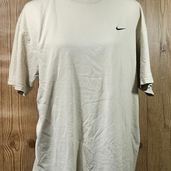 Nike Basic T-Shirt - Picture 2 of 4